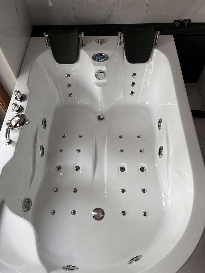 Jacuzzi Rakowicka Top Apartments Cracóvia Exterior foto