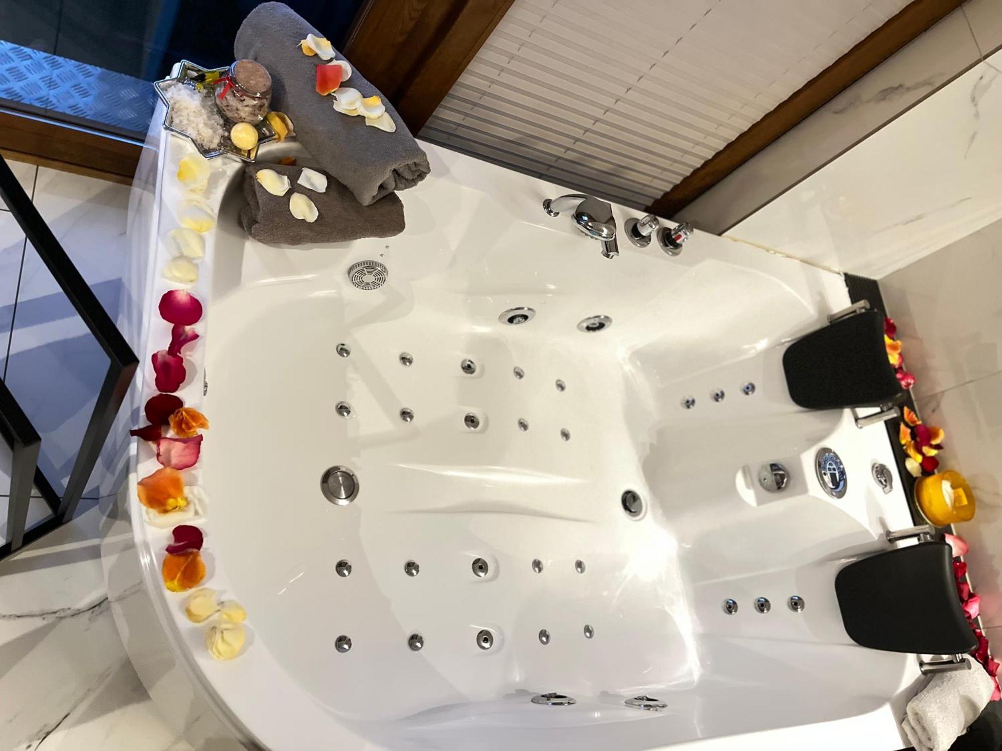 Jacuzzi Rakowicka Top Apartments Cracóvia Exterior foto