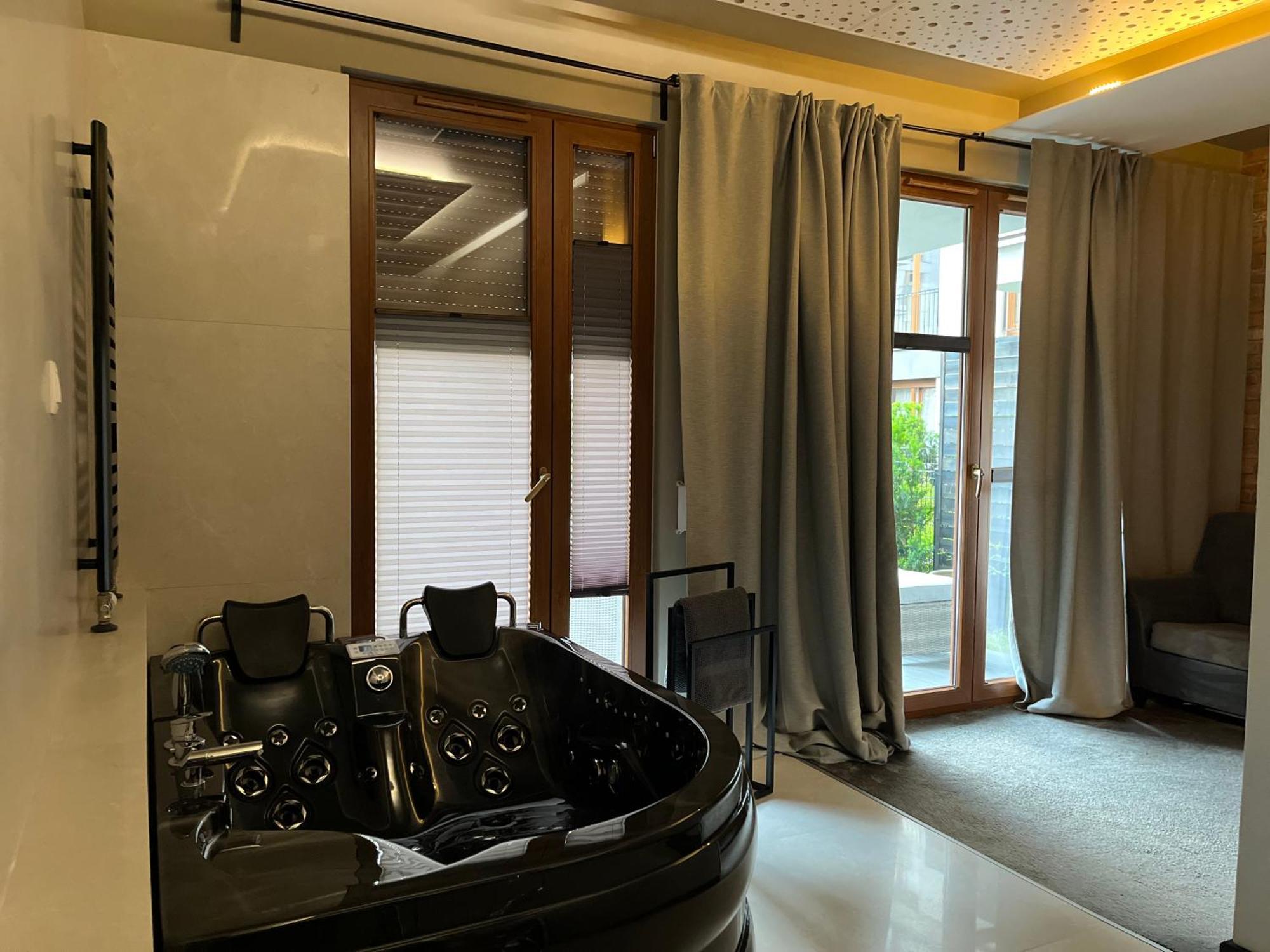 Jacuzzi Rakowicka Top Apartments Cracóvia Exterior foto